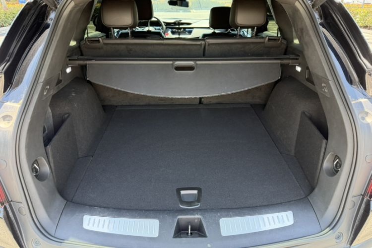 Used Cadillac XT5 2020 28T Luxury Version Trunk