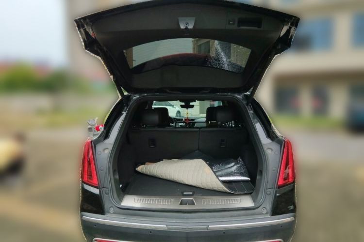 Used Cadillac XT5 2020 28T Luxury Version Trunk