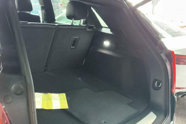Used Cadillac XT5 2020 28T Luxury Version Trunk