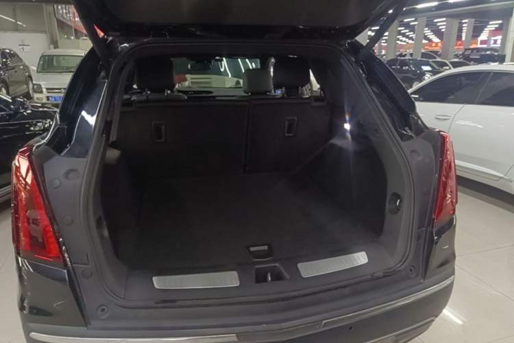 Used Cadillac XT5 2020 28T Luxury Version Trunk