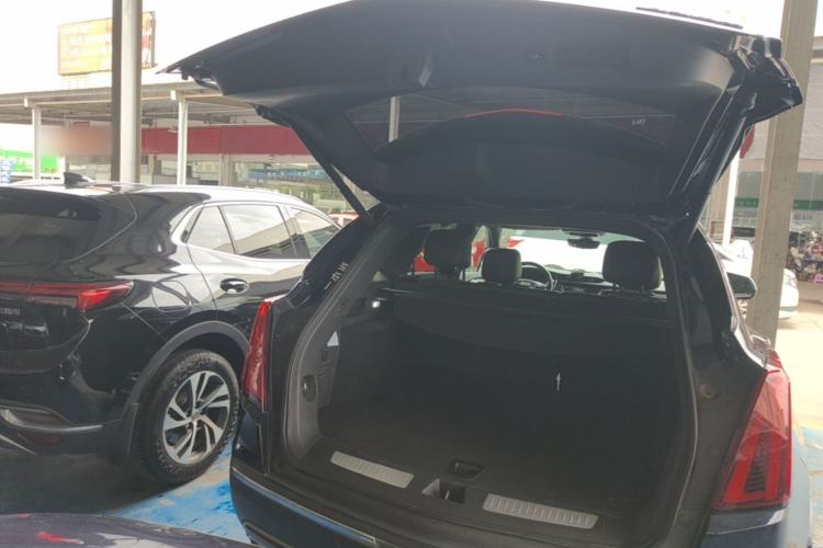 Used Cadillac XT5 2020 28T Luxury Version Trunk