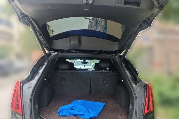 Used Cadillac XT5 2020 28T Luxury Version Trunk