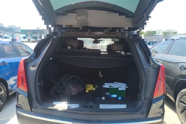 Used Cadillac XT5 2020 28T Luxury Version Trunk