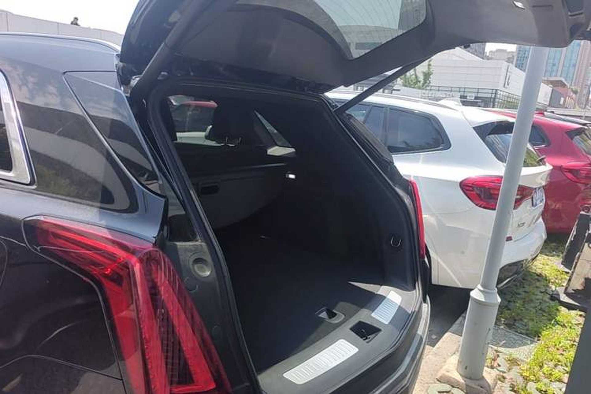 Used Cadillac XT5 2020 28T Luxury Version Trunk