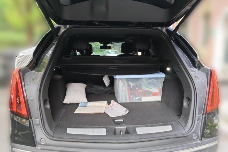 Used Cadillac XT5 2020 28T Luxury Version Trunk
