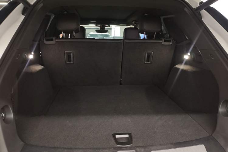 Used Cadillac XT5 2020 28T Luxury Version Trunk