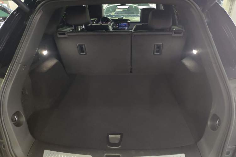 Used Cadillac XT5 2020 28T Luxury Version Trunk
