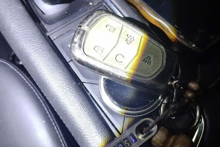 Used Cadillac XT5 2020 28T Luxury Version Vehicle Key