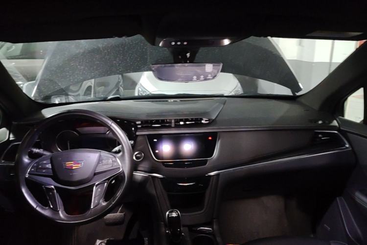Used Cadillac XT5 2020 Revised Version 28T Luxury Edition Center Console