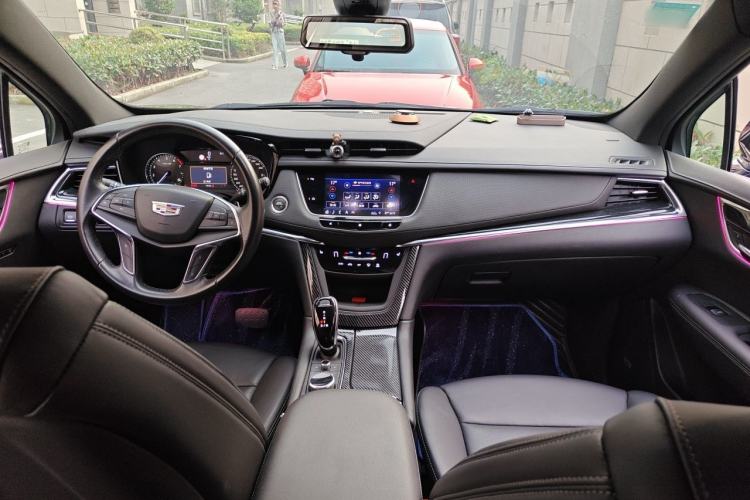 Used Cadillac XT5 2020 Revised Version 28T Luxury Edition Center Console