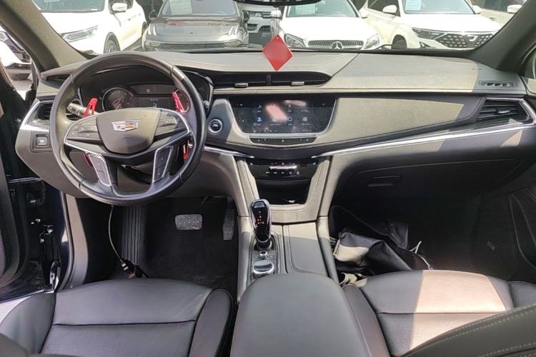Used Cadillac XT5 2020 28T Luxury Version Center Console