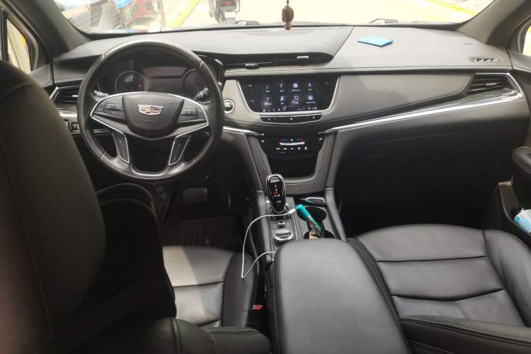 Used Cadillac XT5 2020 28T Luxury Version Center Console