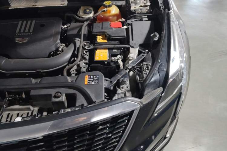 Used Cadillac XT5 2020 Revised Version 28T Luxury Edition Engine Bay Left