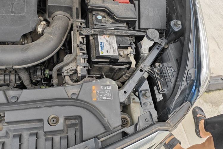 Used Cadillac XT5 2020 Revised Version 28T Luxury Edition Engine Bay Left