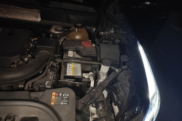 Used Cadillac XT5 2020 Revised Version 28T Luxury Edition Engine Bay Left