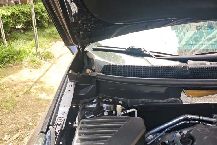 Used Cadillac XT5 2020 Revised Version 28T Luxury Edition Engine Bay Right