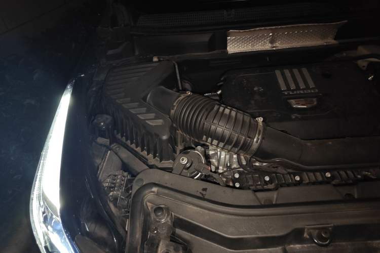 Used Cadillac XT5 2020 Revised Version 28T Luxury Edition Engine Bay Right