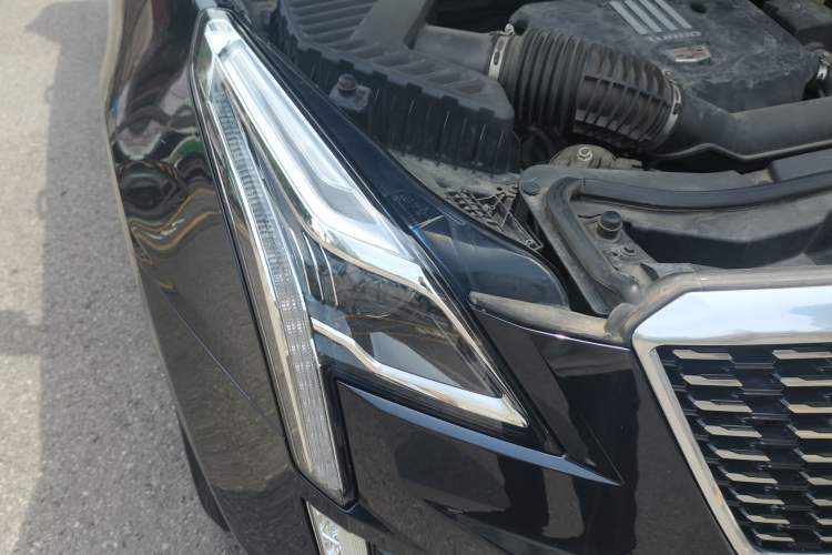 Used Cadillac XT5 2020 28T Luxury Version Engine Bay Right