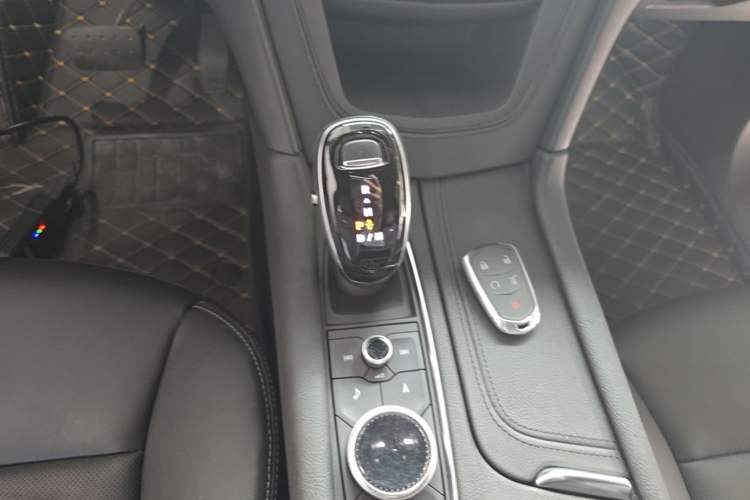 Used Cadillac XT5 2020 Revised Version 28T Luxury Edition Gear Lever