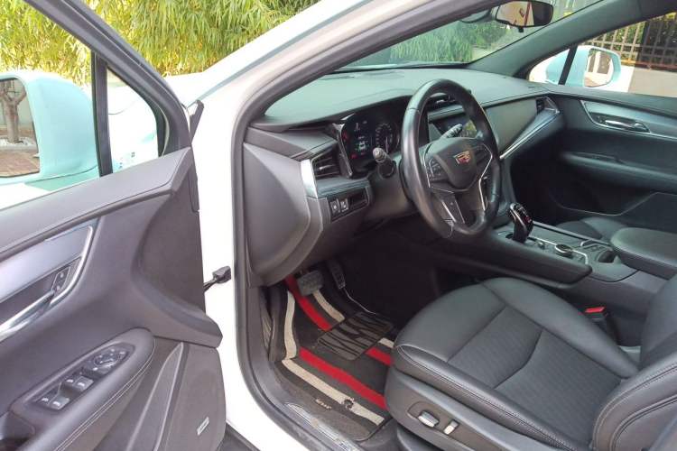 Used Cadillac XT5 2020 28T Tech Edition Interior 3