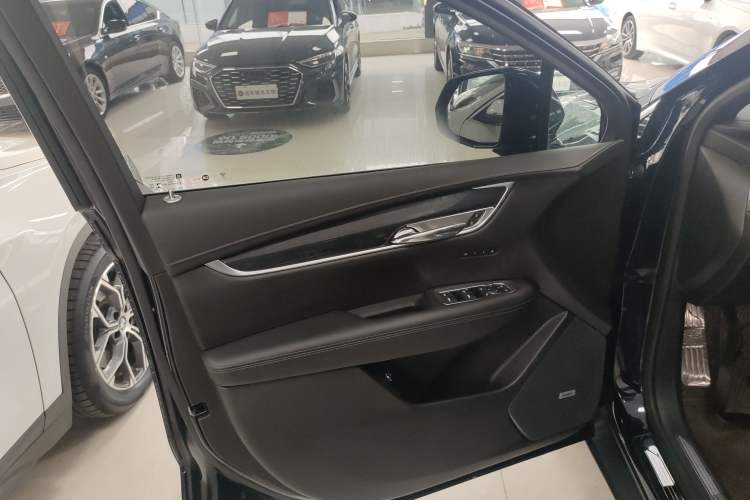 Used Cadillac XT5 2020 Revised Version 28T Luxury Edition Left Front Door Interior