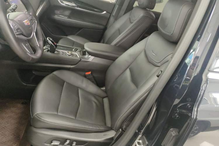 Used Cadillac XT5 2020 Revised Version 28T Luxury Edition Left Front Seat