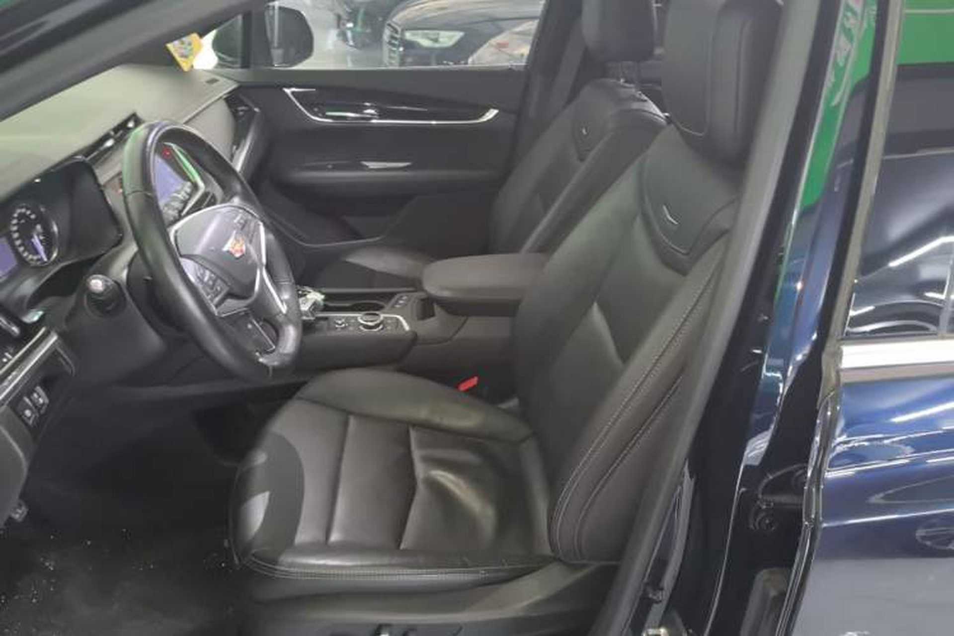 Used Cadillac XT5 2020 28T Luxury Version Left Front Seat