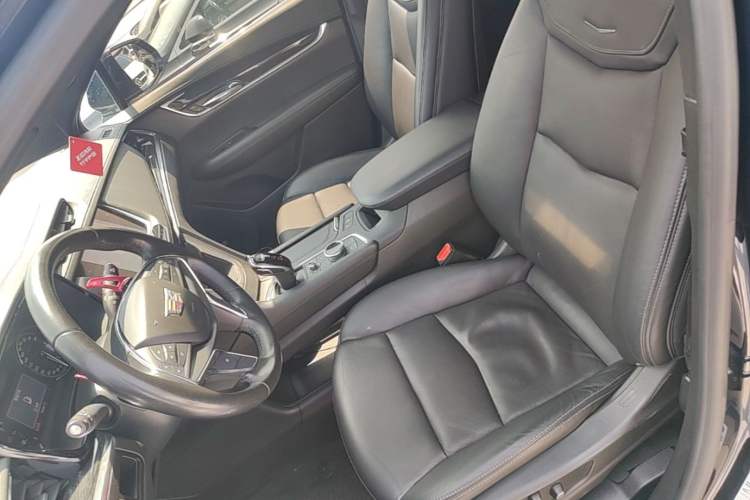 Used Cadillac XT5 2020 28T Luxury Version Left Front Seat