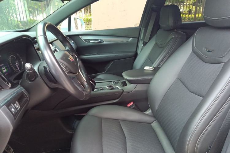 Used Cadillac XT5 2020 28T Tech Edition Left Front Seat