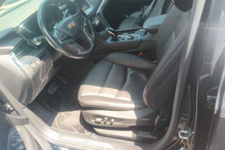Used Cadillac XT5 2020 28T Luxury Version Left Front Seat
