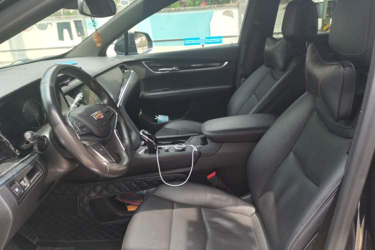 Used Cadillac XT5 2020 28T Luxury Version Left Front Seat