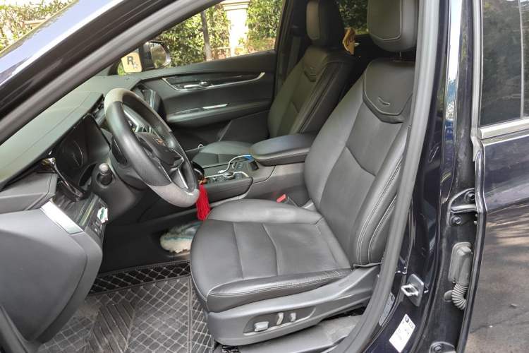 Used Cadillac XT5 2020 Revised Version 28T Luxury Edition Left Front Seat