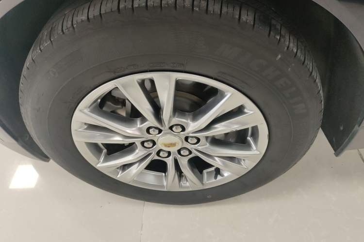 Used Cadillac XT5 2020 Revised Version 28T Luxury Edition Left Front Wheel Hub