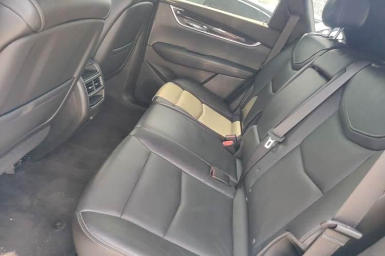 Used Cadillac XT5 2020 28T Luxury Version Left Rear Seat