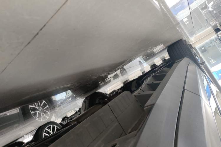Used Cadillac XT5 2020 Revised Version 28T Luxury Edition Left Side Sill
