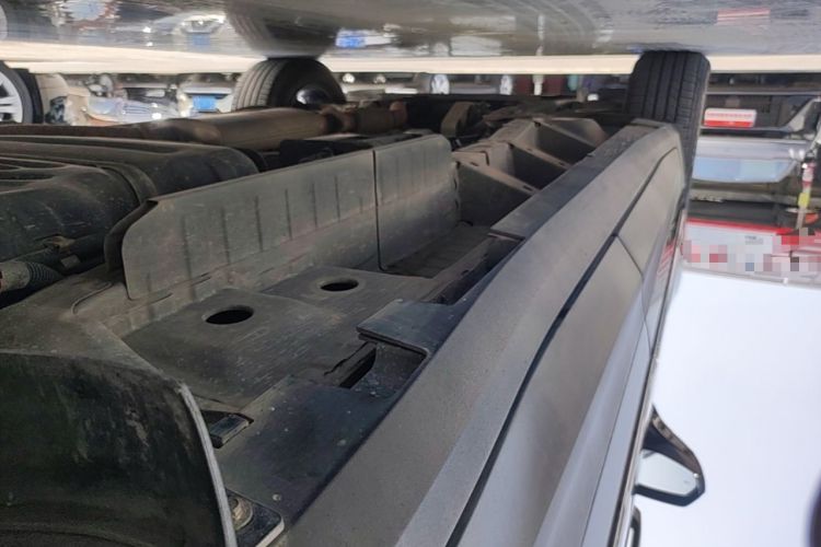 Used Cadillac XT5 2020 28T Luxury Version Left Side Sill