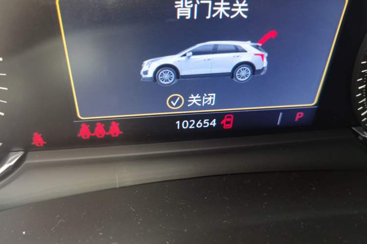Used Cadillac XT5 2020 28T Luxury Version Odometer Close Up