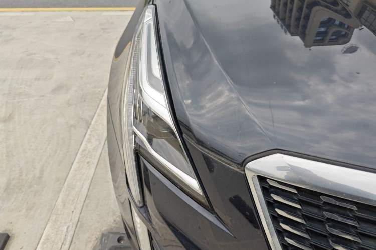 Used Cadillac XT5 2020 Revised Version 28T Luxury Edition Right Front Headlight