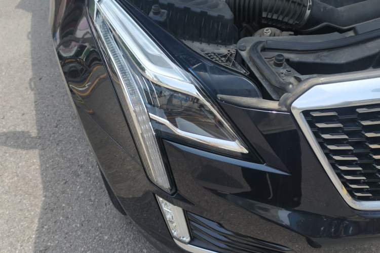 Used Cadillac XT5 2020 28T Luxury Version Right Front Headlight