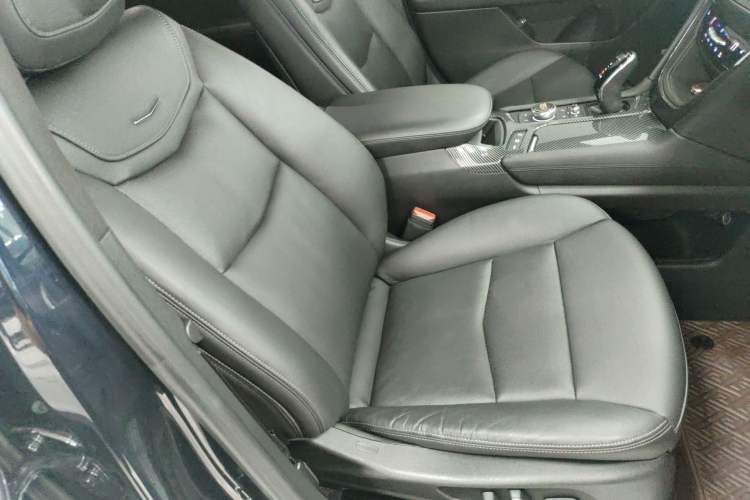 Used Cadillac XT5 2020 Revised Version 28T Luxury Edition Right Front Seat