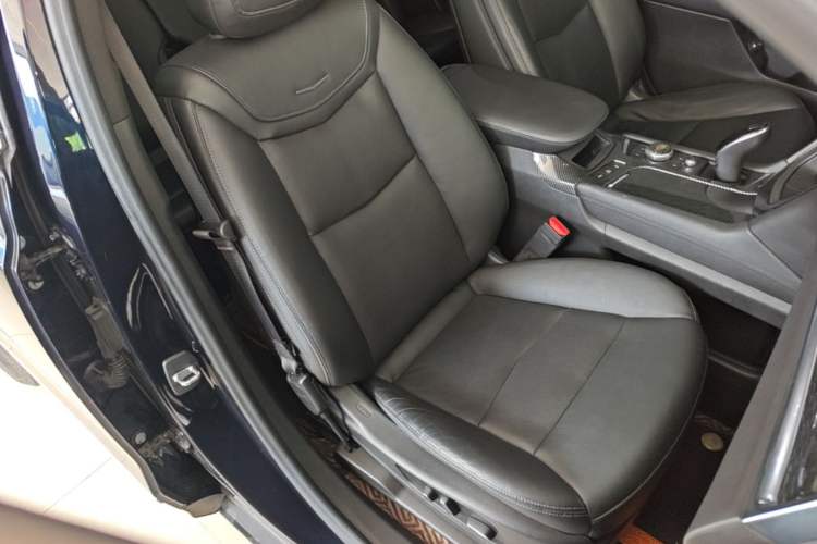 Used Cadillac XT5 2020 Revised Version 28T Luxury Edition Right Front Seat