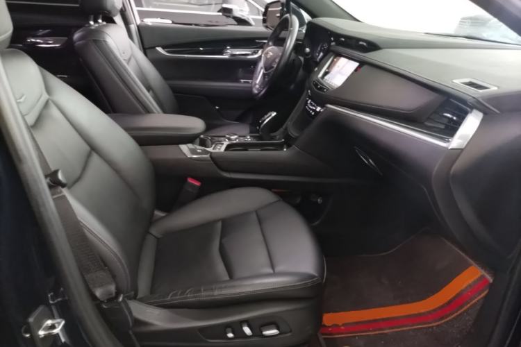 Used Cadillac XT5 2020 Revised Version 28T Luxury Edition Right Front Seat