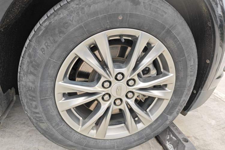 Used Cadillac XT5 2020 Revised Version 28T Luxury Edition Right Front Wheel Hub