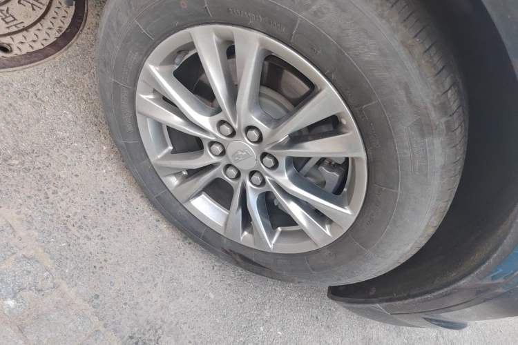 Used Cadillac XT5 2020 Revised Version 28T Four-Wheel Drive Luxury Edition Right Front Wheel Hub