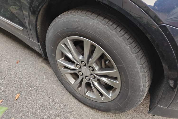 Used Cadillac XT5 2020 Revised Version 28T Luxury Edition Right Front Wheel Hub