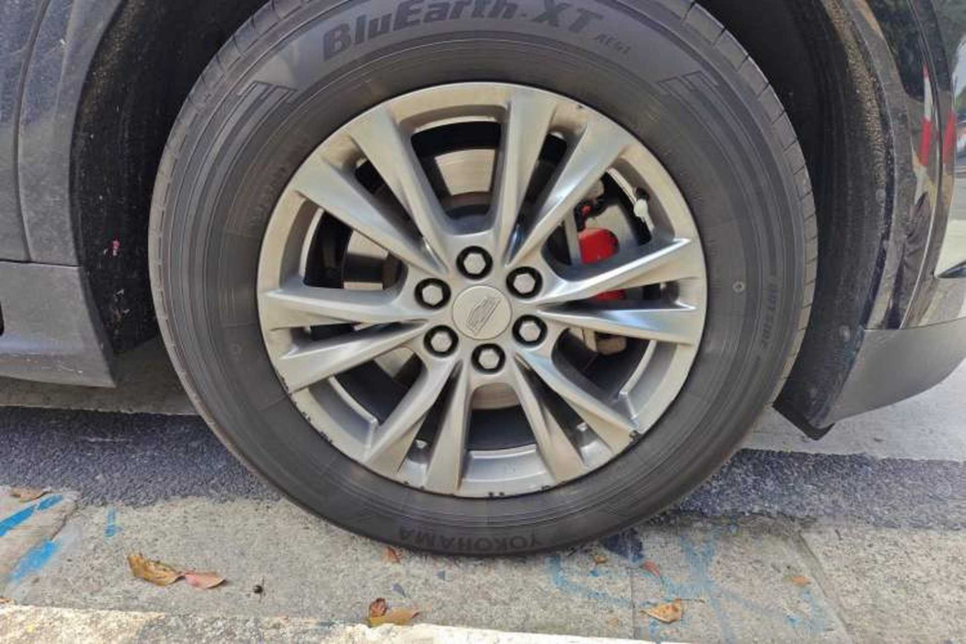 Used Cadillac XT5 2020 Revised Version 28T Four-Wheel Drive Luxury Edition Right Front Wheel Hub