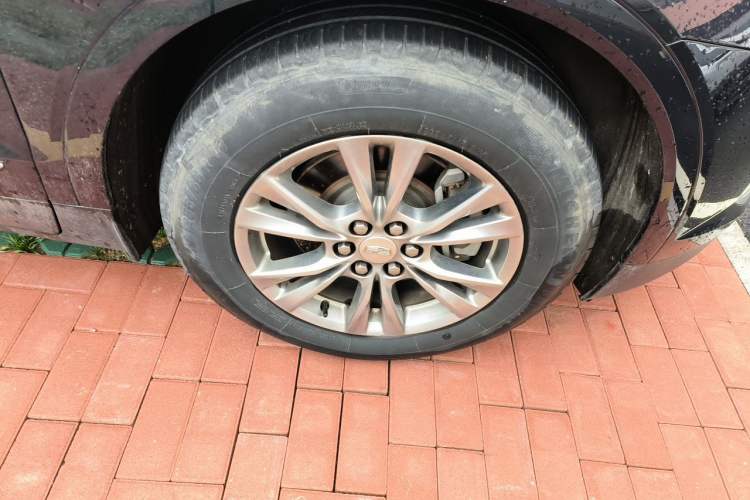 Used Cadillac XT5 2020 28T Four-Wheel Drive Luxury Version Right Front Wheel Hub