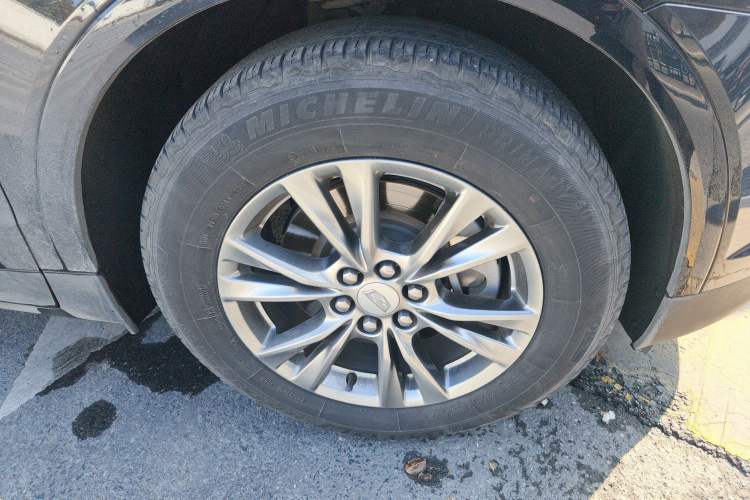 Used Cadillac XT5 2020 Revised Version 28T Luxury Edition Right Front Wheel Hub