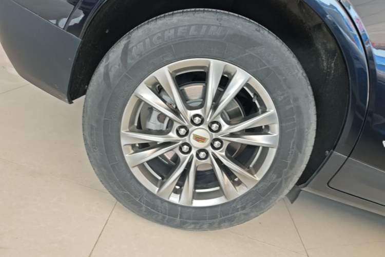 Used Cadillac XT5 2020 Revised Version 28T Luxury Edition Right Rear Wheel Hub