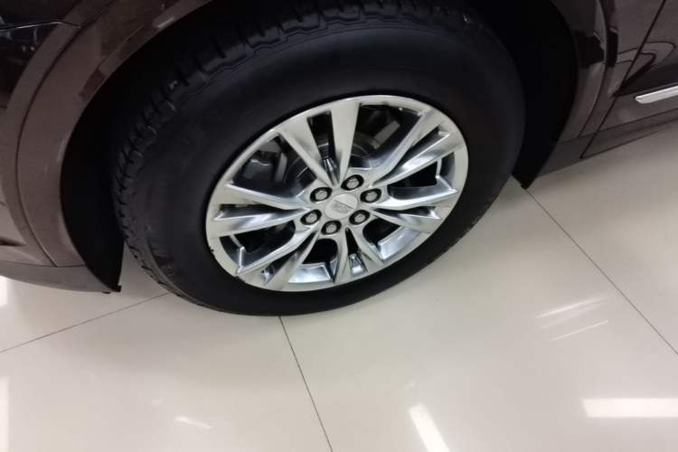 Used Cadillac XT5 2020 28T Four-Wheel Drive Luxury Version Left Front Wheel Hub